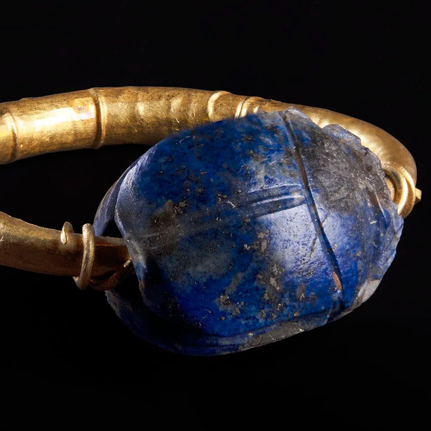 New Kingdom ancient Egyptian lapis lazuli amulet necklace in gold and blue stone.